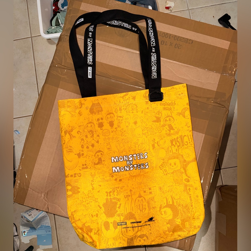 10th Anniversary Labubu Shanghai Exclusive Tote Bag - Picture 8 of 9